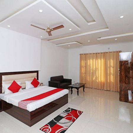 Oyo 29755 Hotel Jammu Airlines Kültér fotó