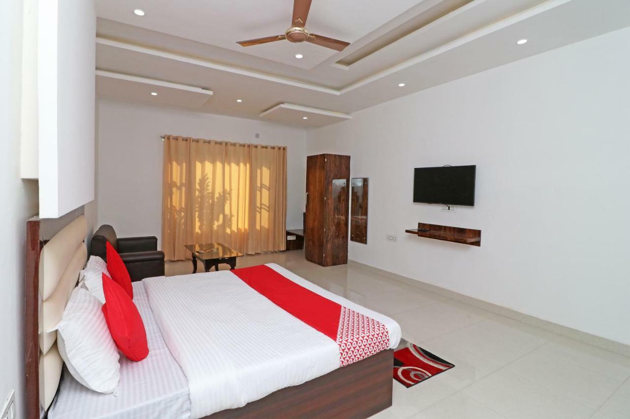 Oyo 29755 Hotel Jammu Airlines Kültér fotó