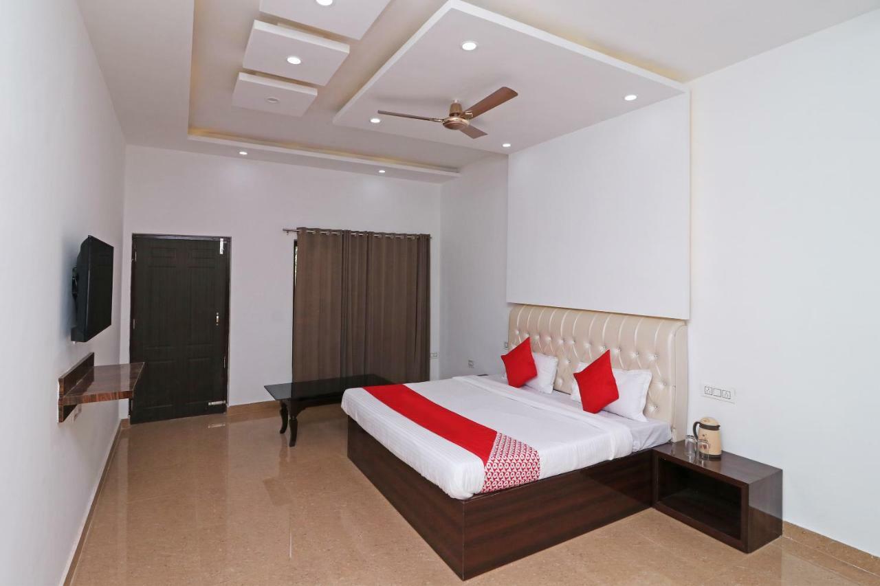 Oyo 29755 Hotel Jammu Airlines Kültér fotó
