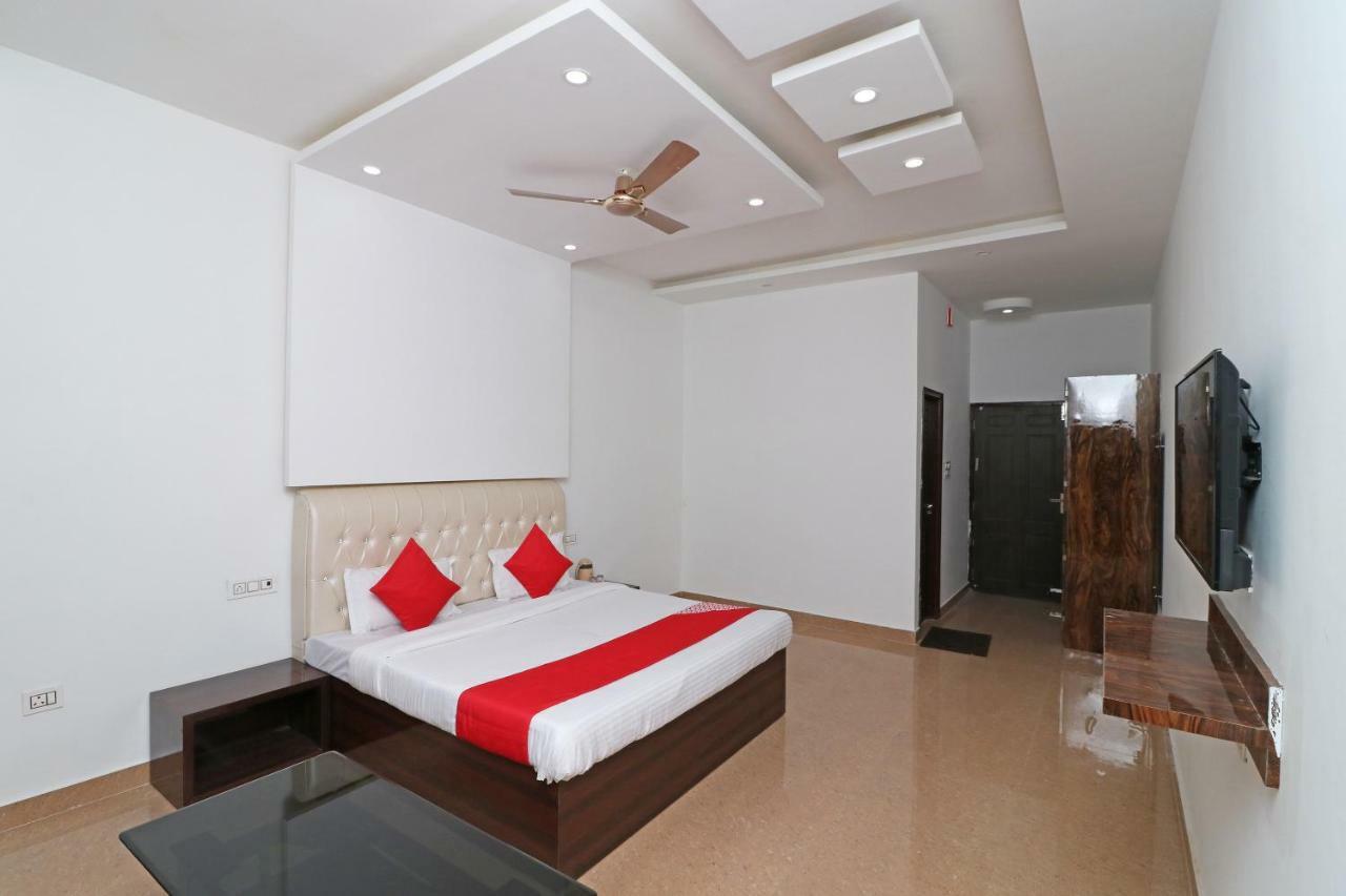 Oyo 29755 Hotel Jammu Airlines Kültér fotó