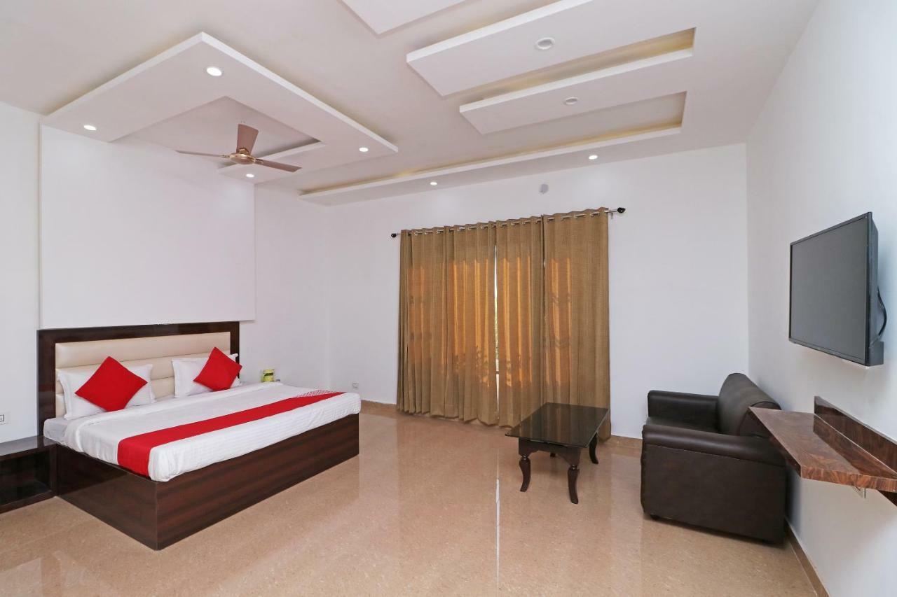 Oyo 29755 Hotel Jammu Airlines Kültér fotó