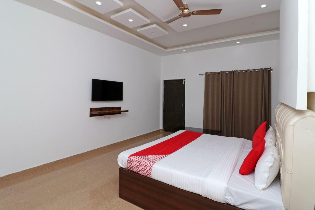 Oyo 29755 Hotel Jammu Airlines Kültér fotó