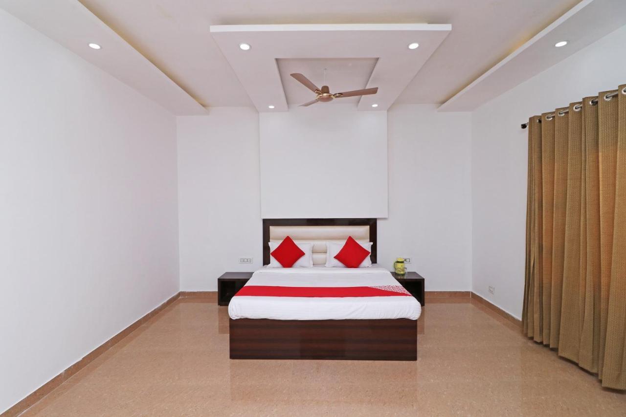 Oyo 29755 Hotel Jammu Airlines Kültér fotó